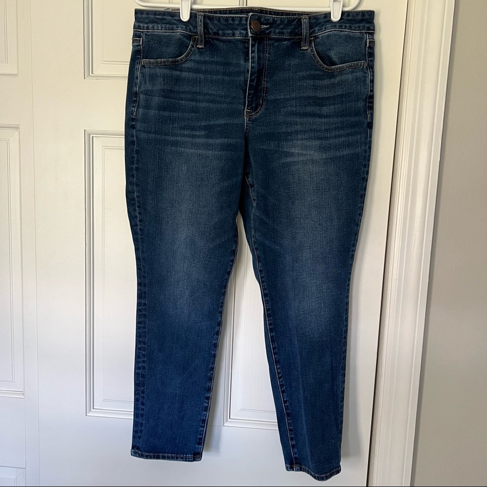 American Eagle 360 Next Level Stretch Short Jegging. Low Rise size 18